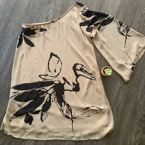 One shoulder sleeve mini dress.